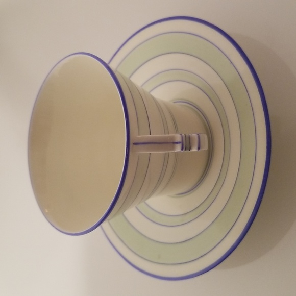 1930s Vintage Royal Albert Art Deco Teacup and Saucer Set - Picture 5 of 17